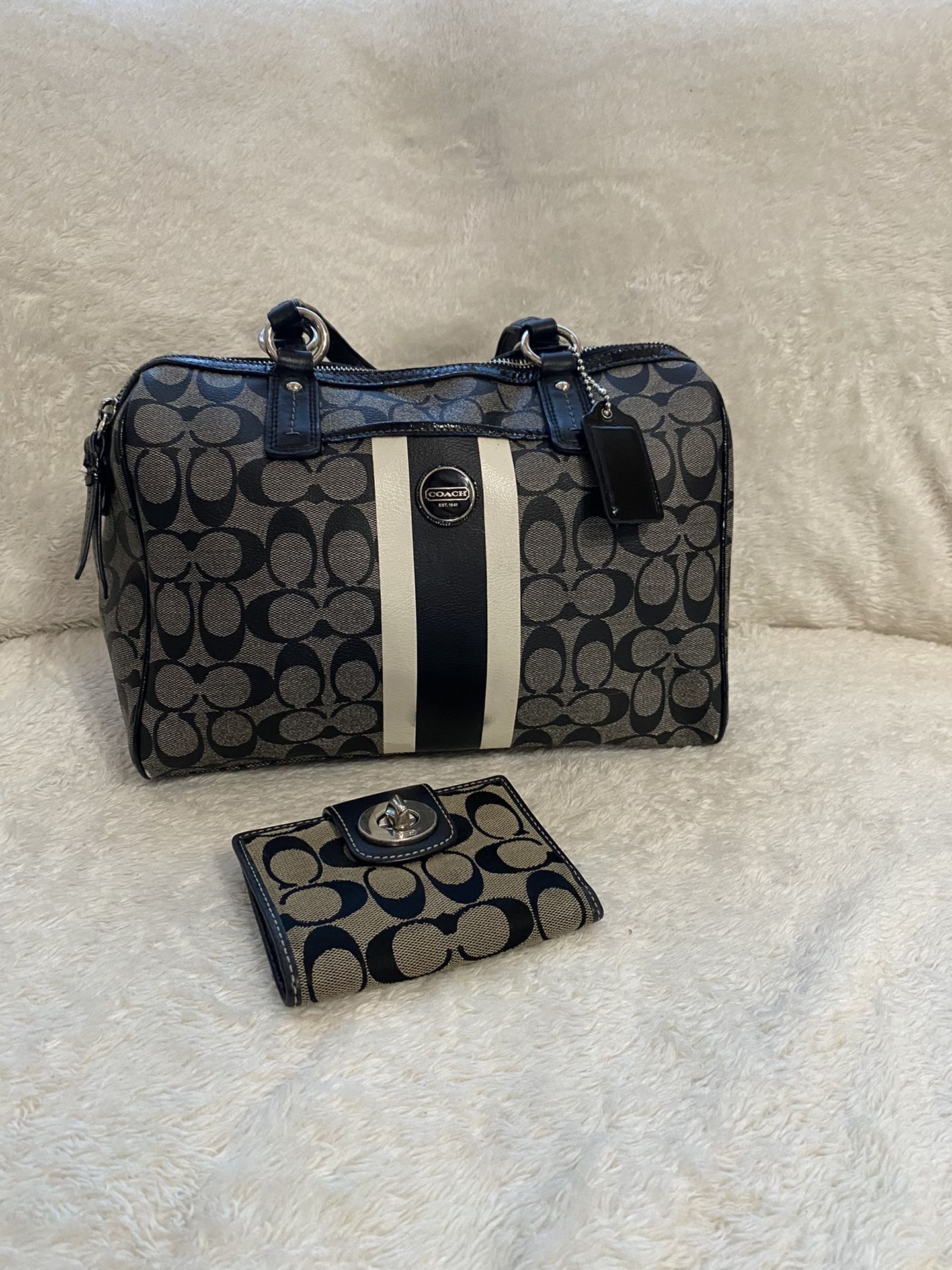 Cute Coach Purse And Wallet!