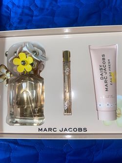 Marc Jacobs Daisy Eau So Fresh Gift Set