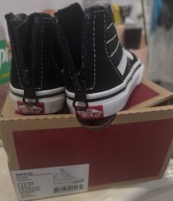 New Baby Vans Size 4