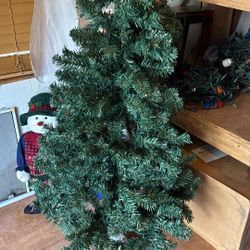 Christmas Must Go… Everything 5 Or Less