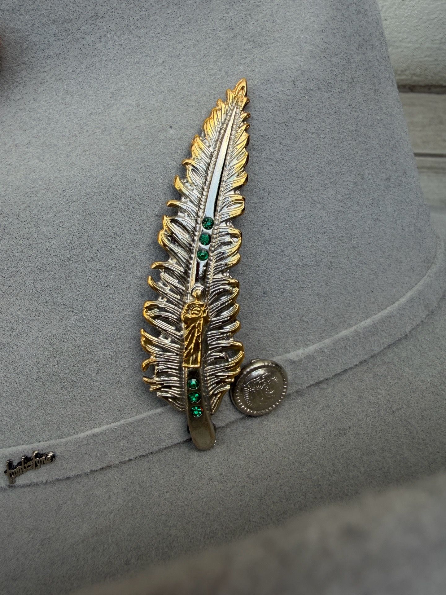 St Jude Silver Feather with Green Gems for Cowboy hats. San Judas pluma para texana o sombrero