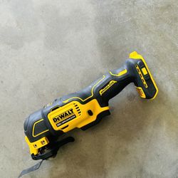 Makita (Brand Rating: 4.6/5) 40V max XGT Brushless Cordless 10 in. Dual-Bevel Sliding Compound Miter Saw Kit, AWS Capable (4.0Ah)