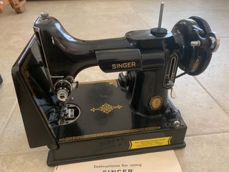 Singer Featherweight 221 Sewing Machine Portable Model Vintage