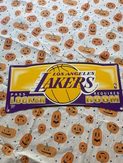 Lakers sign