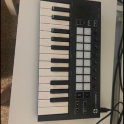 Novation Launchkey Mini Keyboard Controller