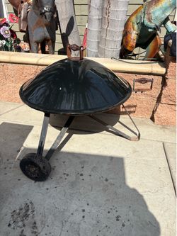 Fire pit with wheels