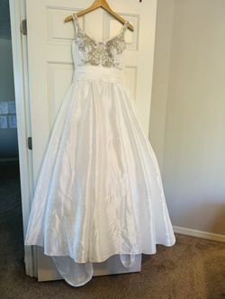 Sleeveless Gown Wedding Dress 