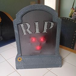 Gemmy Animated Halloween RIP Skull Gravestone Tomb Light Up Talking Sound Prop