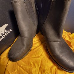 Size 9.5 SOREL BOOTIES 