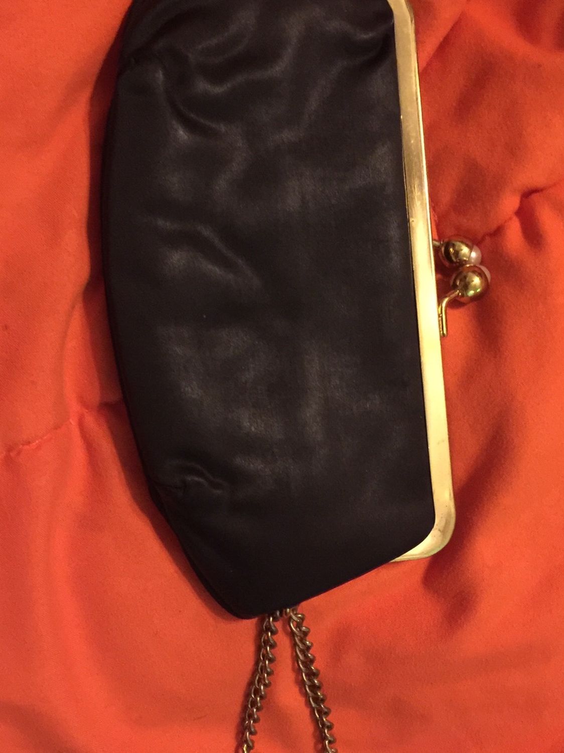 Vintage Stylemark Wristlet black with pearl kiss lock