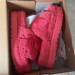 Size 10 UGG SLIDES