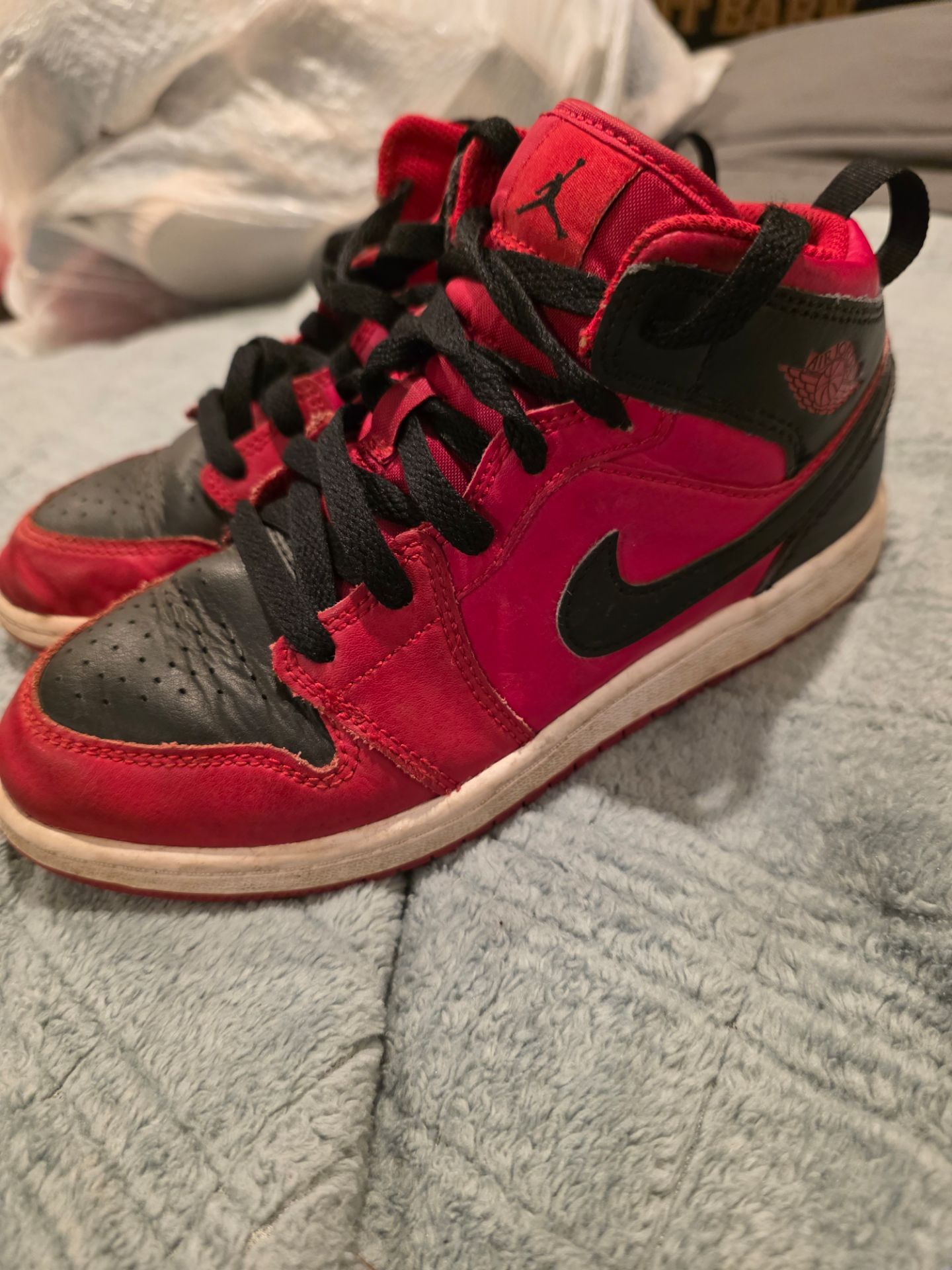 Air Jordan RETRO 1 MID 'REVERSE BRED - Youth Size 2.5