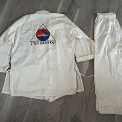 Taekwondo Uniform Size 5 – Taesoodo Logo – Like New, Never Washed