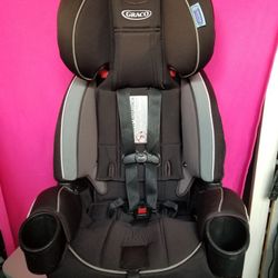Graco CARSEAT  40 To 100 Pounds SEE  ALL PICS FOR MEASURES & CONDITION PLEASE  )