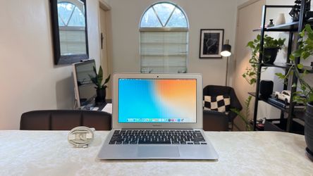 MacBook Air 2015 11inch - MacOS Sonoma ($100 FIRM)