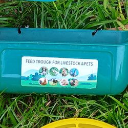  Chicken Feeder/Waterer  With Clips 