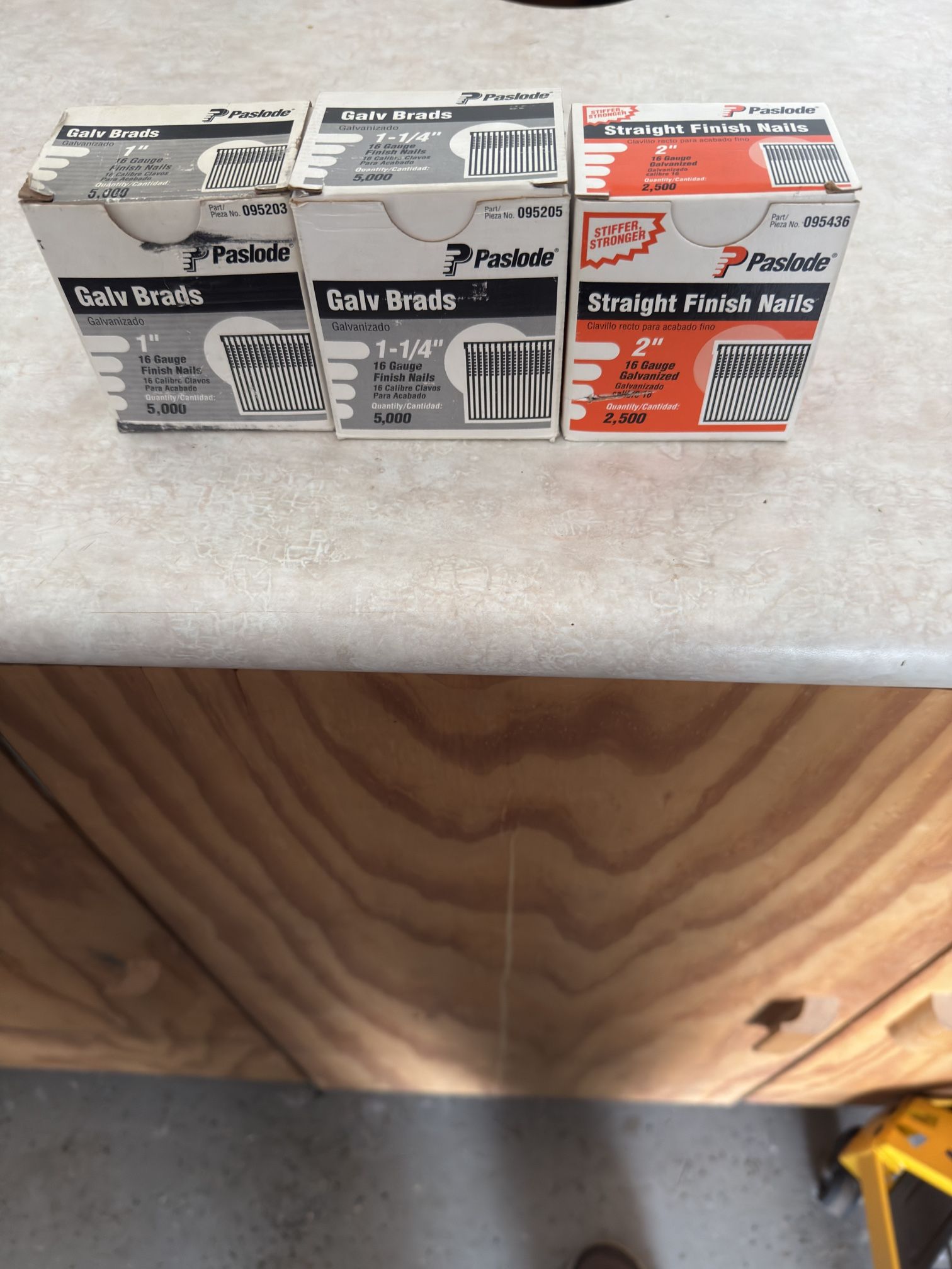 Paslode 16 Gauge Straight Finish Nails (Galvanized)