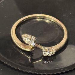 10kt gold & diamond ring. 1.6 grams, size 7-1/4