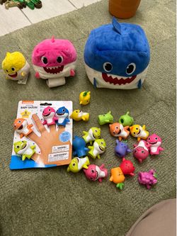 Finger puppets and baby shark