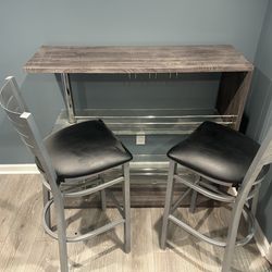 Bar/two stools