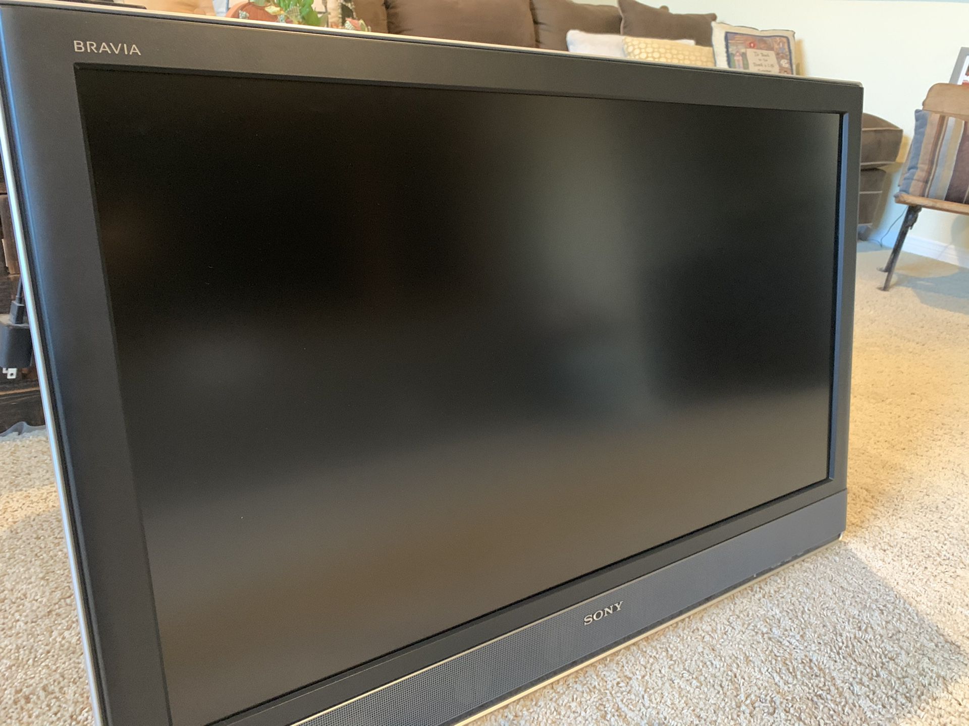 Sony 40 inch flat screen TV. 1080p Model KDL 40v2500. In perfect condition