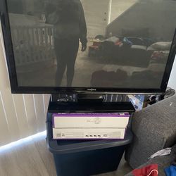 45” Tv With Roku 
