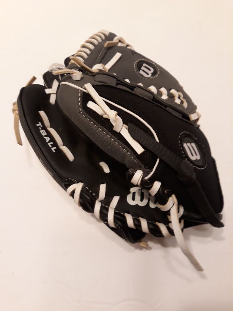 WILSON 9" T BALL Right Handed Glove