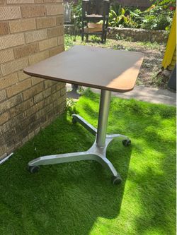 AirLift Premium Pneumatic Desk
