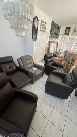 Recliner / massage chair
