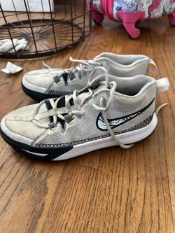 Nike Kyries 5Y