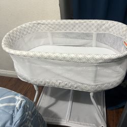 Delta Children Bassinet
