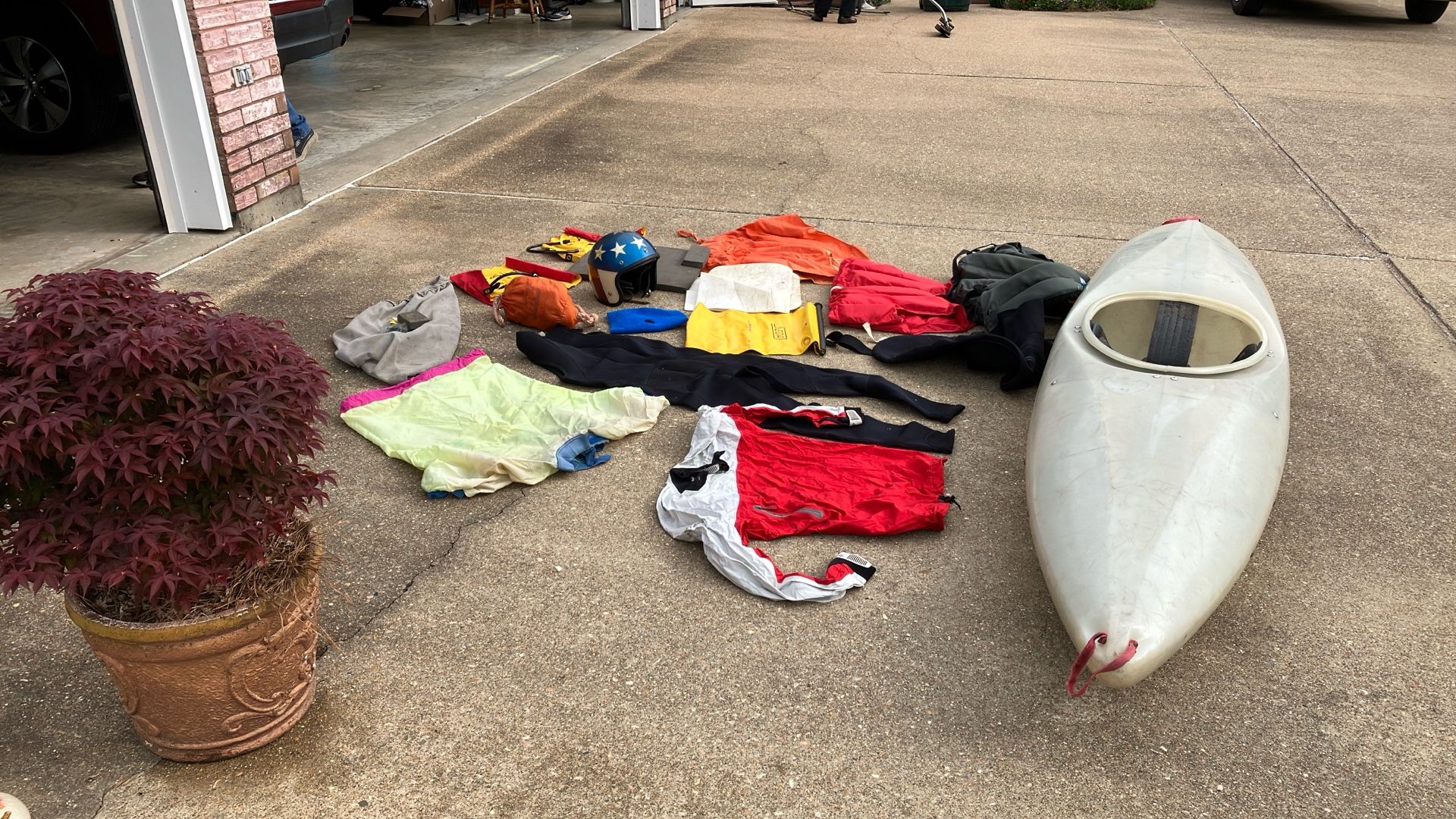 Noah Jetty Kayak And All Accessories, Farmer John Wet Suit, 2 Split Bags. 2 Paddling Jackets Size M,  1 EZ Ride Helmet,, 1 Throw Rope And Bag, 1 Net B