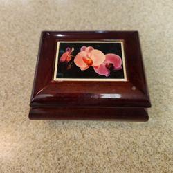 Vintage Jewelry Box Plays A Melody 