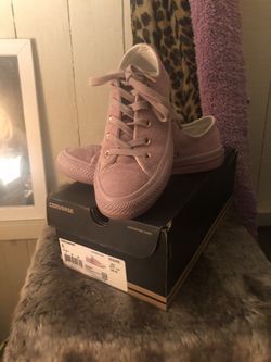 Mauve low top converse