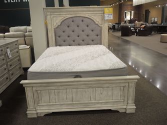 5 PC Complete Bedroom Set - Antique White