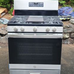 GE Gas RANGE NEW!