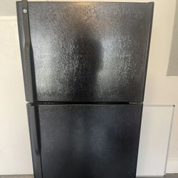 Fridge With Ice Maker And Stove For Sale !! 