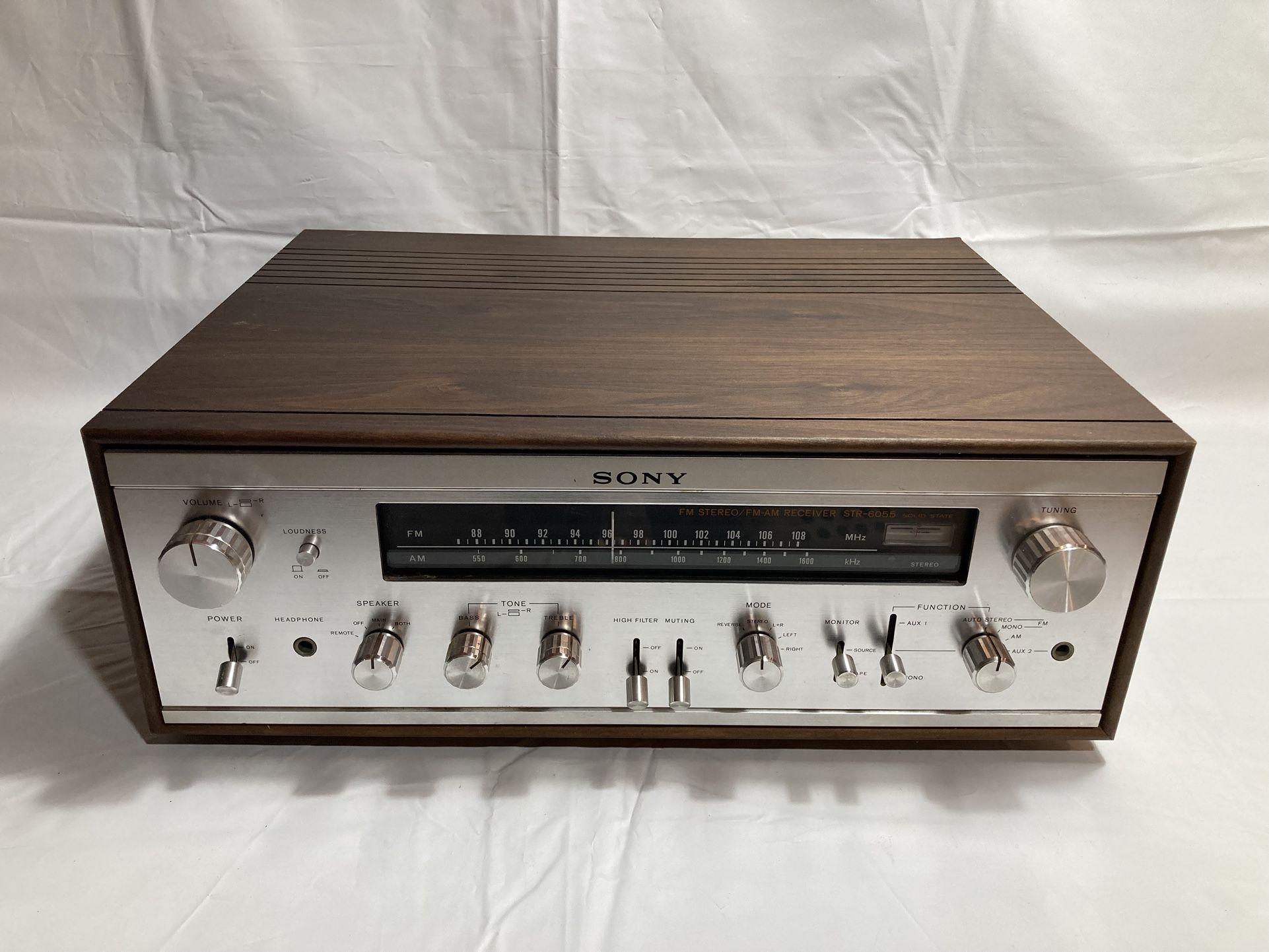 Vintage Sony Stereo STR-6055