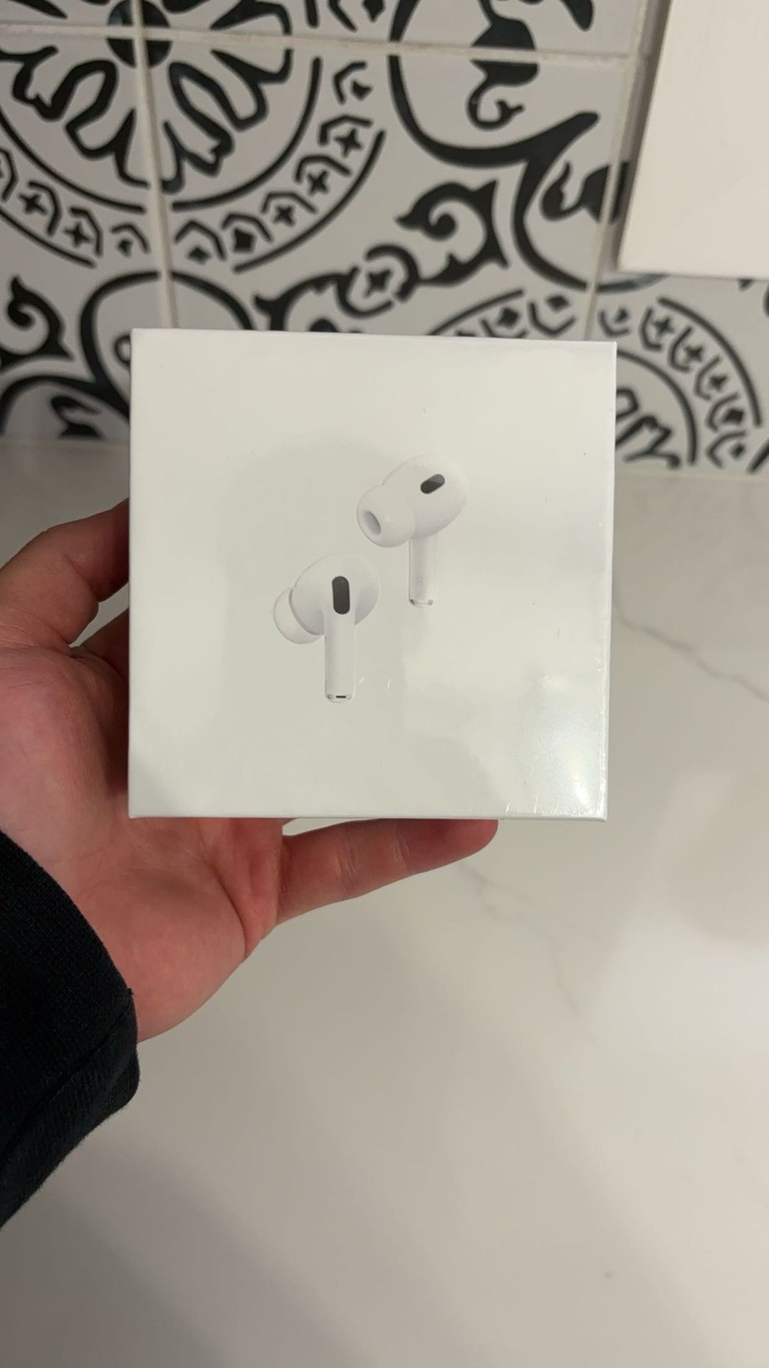 *SEND YOUR BEST OFFER* Apple AirPods Pro 2nd Generation with MagSafe Wireless Charging Case - White