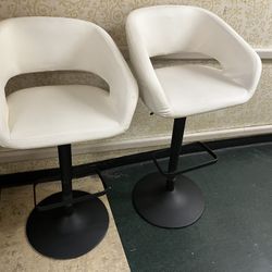 2 Bar Stools 