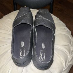 Tom’s size 8 metallic women’s shoes