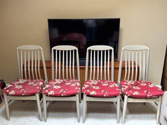 Set of 4 Charming Vintage Dining Chairs with Floral Seats