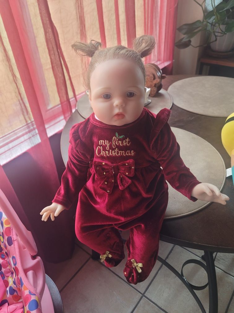 Doll W/car Seat. Muñeca