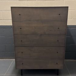 Room And Board Hudson 5 Drawer Dresser for Sale in New York, NY - OfferUp