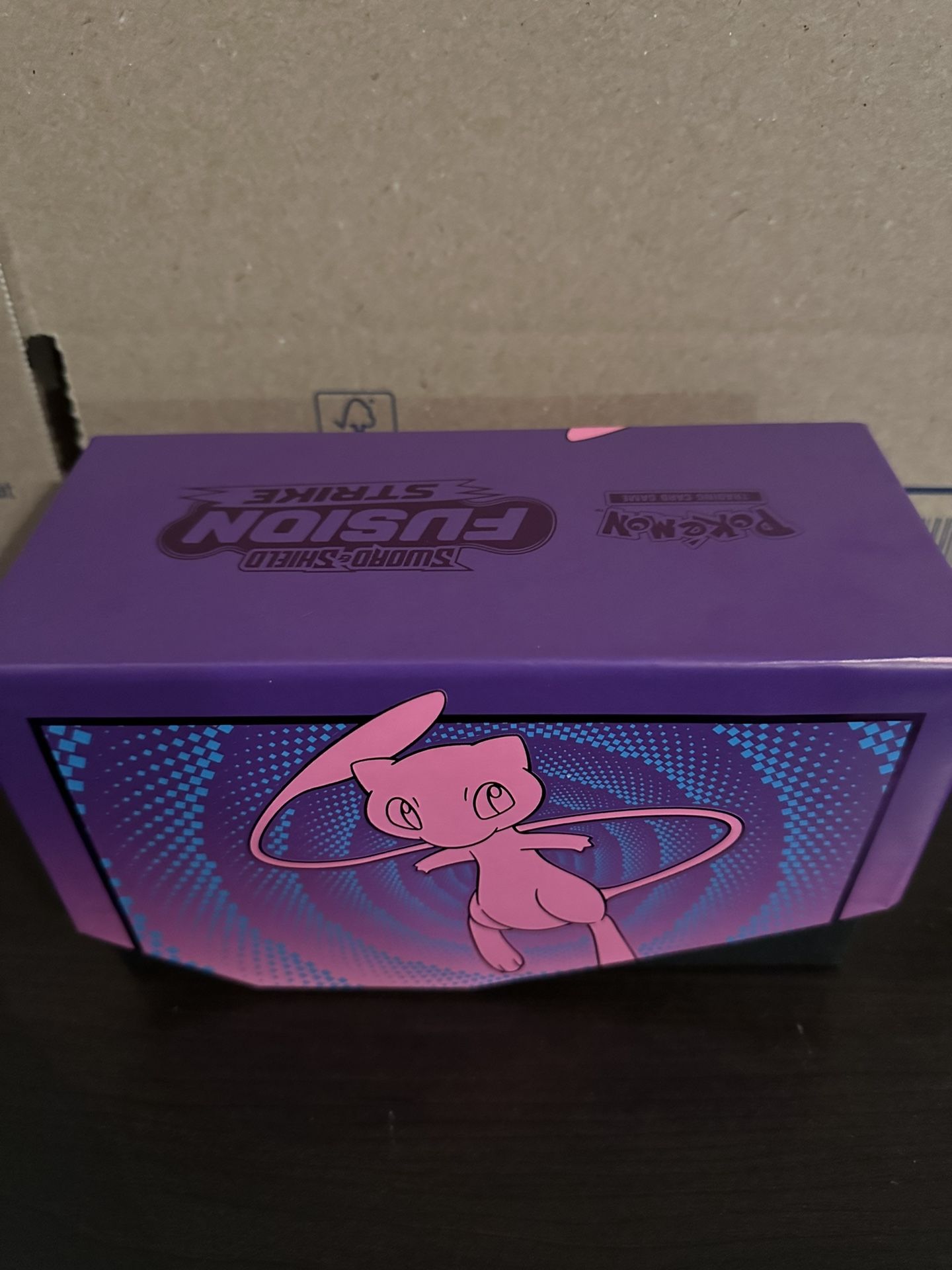 Pokémon Fusion Strike ETB Box