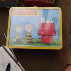 Vintage peanut Charlie brown'snoopy metal lunchbox with Linus