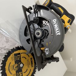 Flexvolt Saw