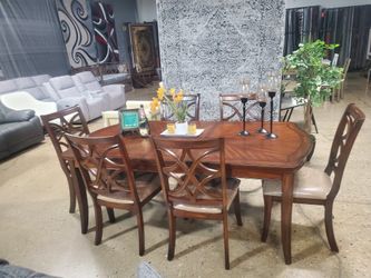 Beautiful 7 Pc Traditional Dining Set With Extra Leaf(New)