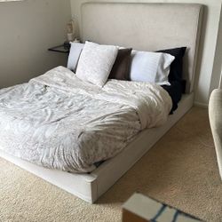 Queen bedframe 
