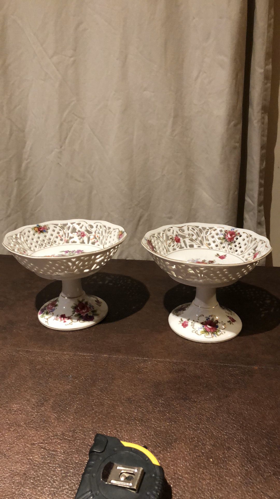 Decor plates with stands